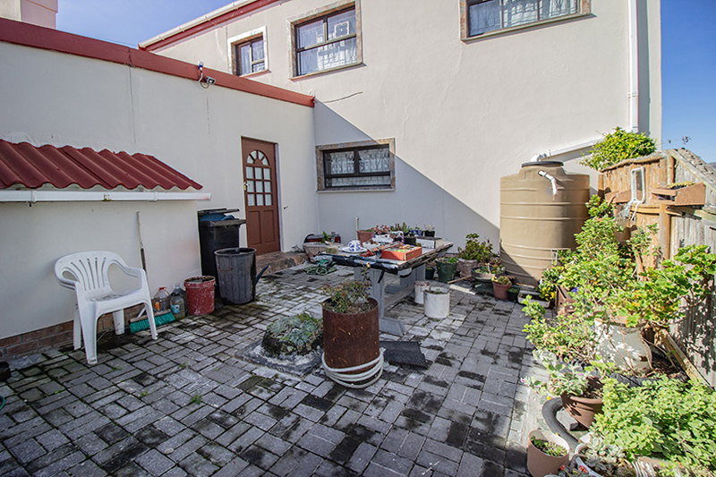 4 Bedroom Property for Sale in De Kelders Western Cape